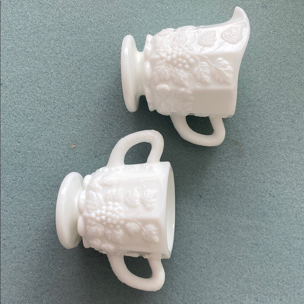Westmoreland milk glass sugar/creamer set